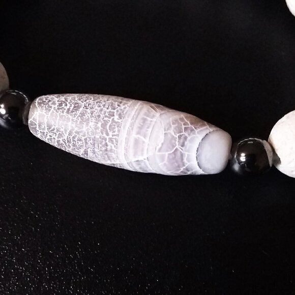 White Lava Rock & Frosted Dragonvein Agate ~ Winter Holiday Jewelry! Small Wrist - Picture 5 of 8